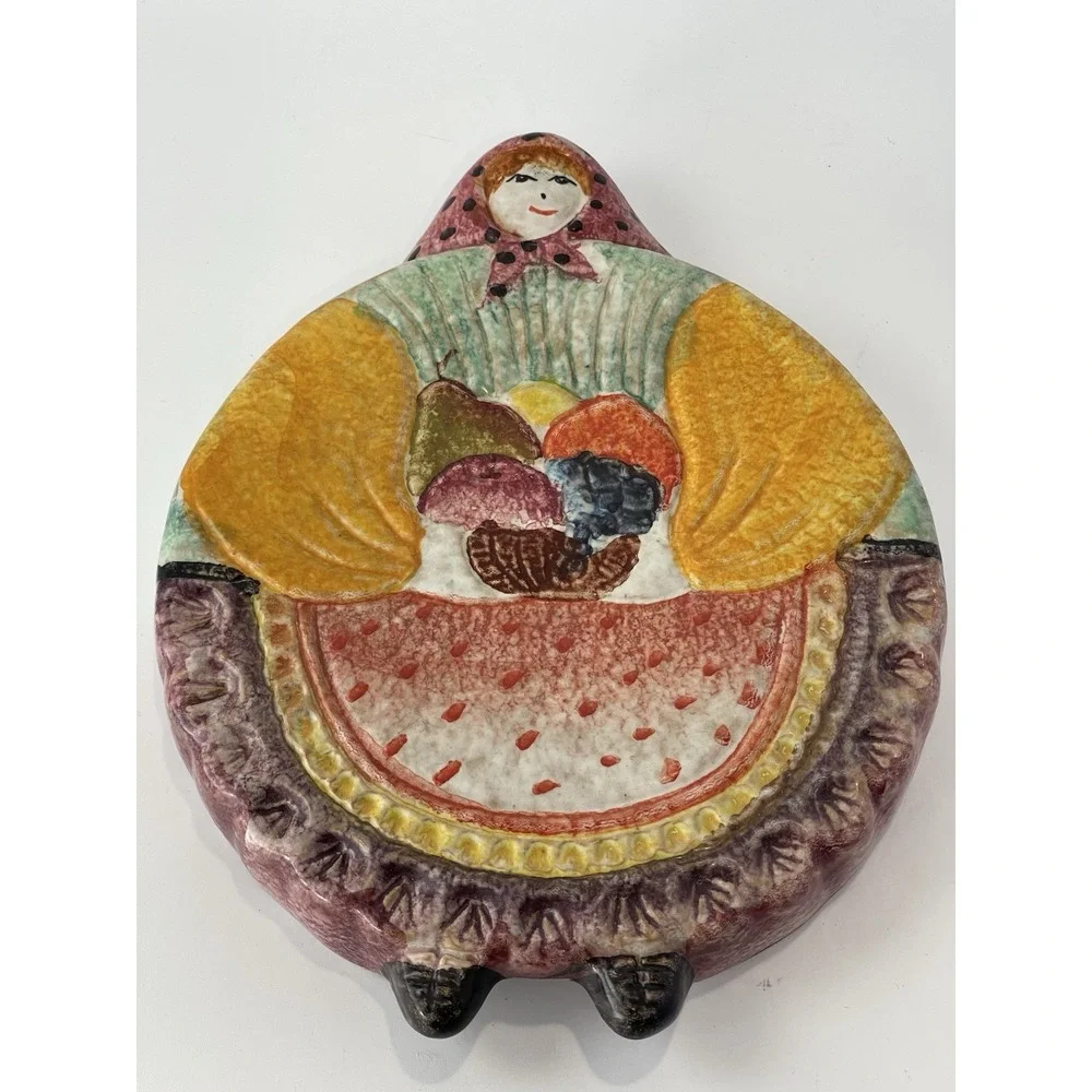 The Cellar Macy's Italy‎ Round Lady Holding Basket Kitchen Wall Decor Trivet